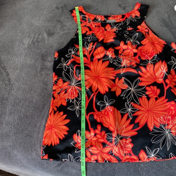 Ann Taylor orange/black/white floral top. Excellent like new condition. - Picture 3 of 4